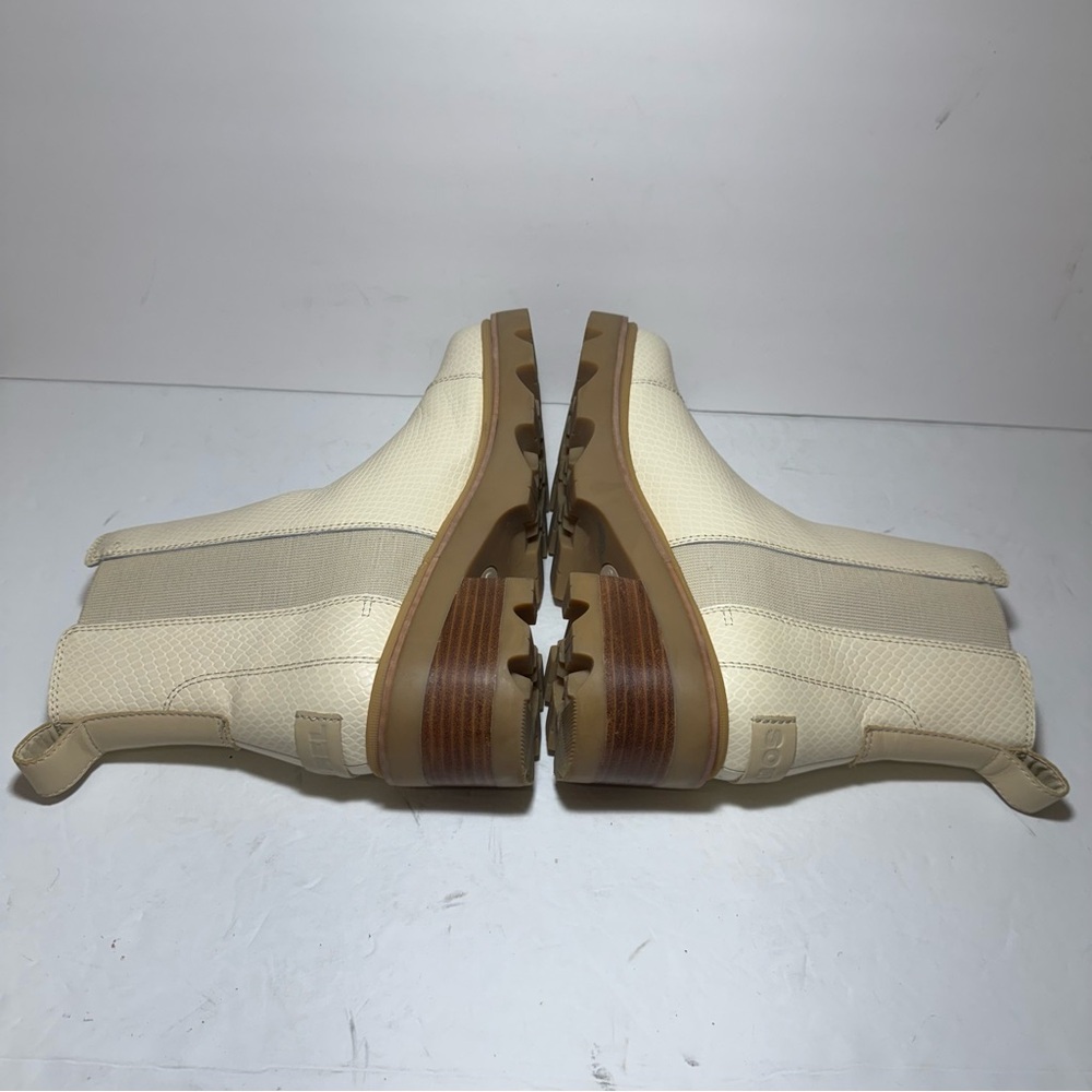 SorelJoan Now Snake Embossed Chelsea
Waterproof Lug Sole Cream Booties Sz 10 - Picture 9 of 16